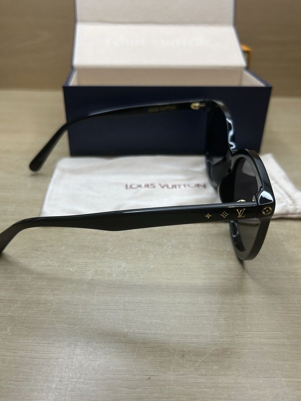 Louis Vuitton Z2130U Monogram Sunglasses - Picture 11 of 14